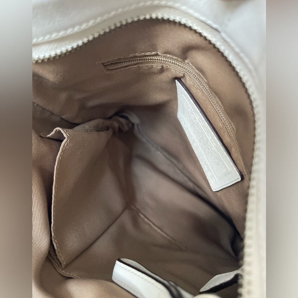 Coach Soho White Leather Shoulder Bag like new - Picture 6 of 9